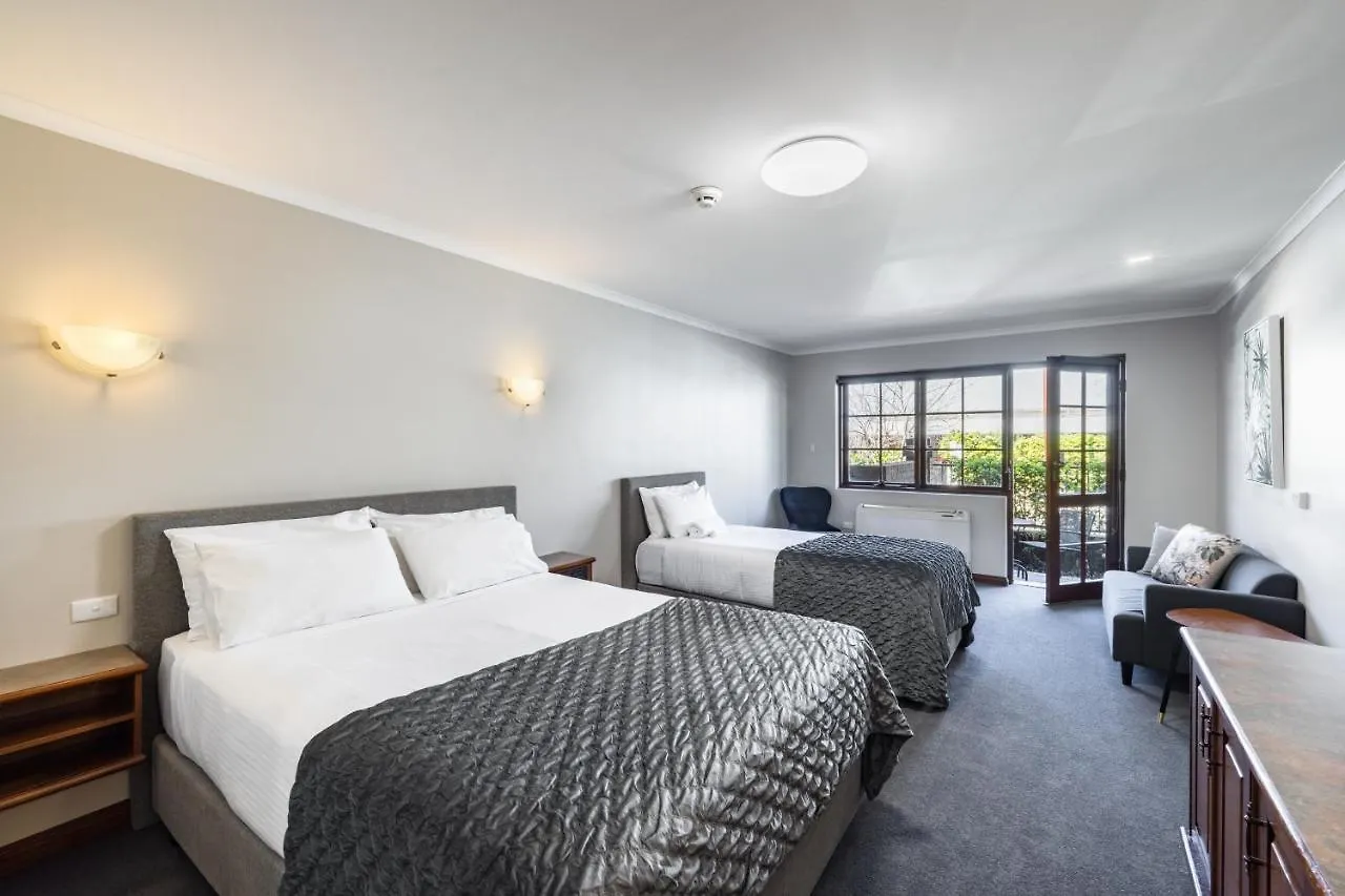 Adelaide Inn Hotel
