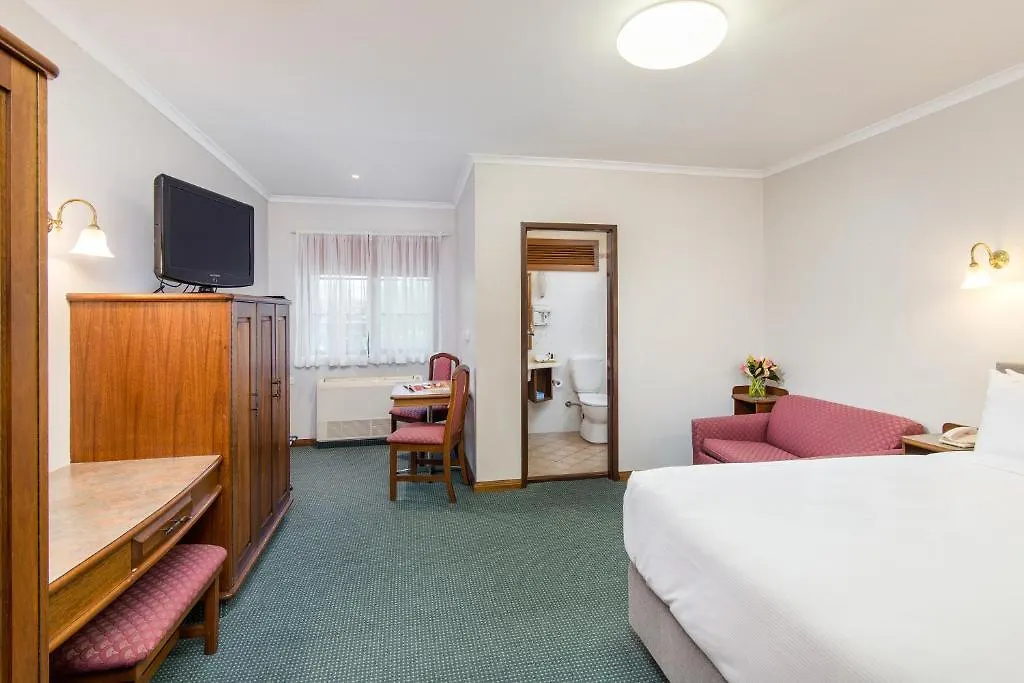 Adelaide Inn Hotel