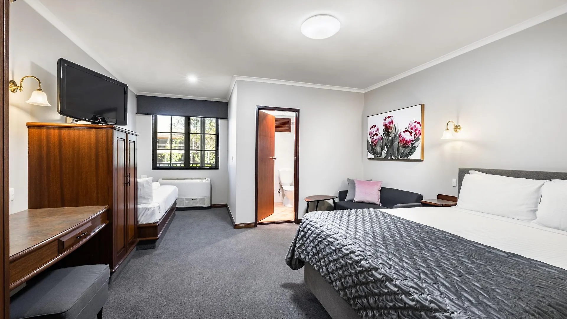 Adelaide Inn