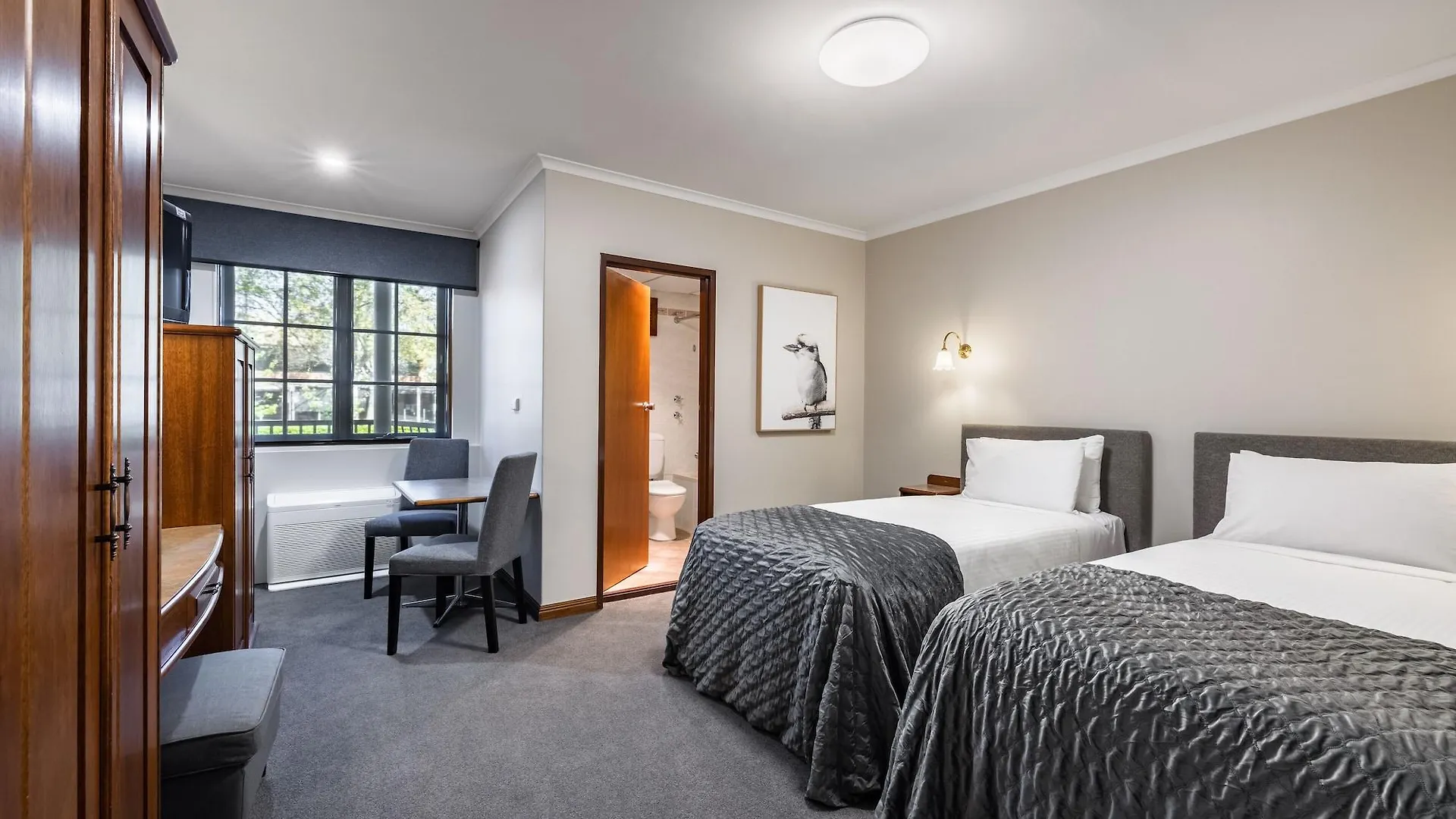 Adelaide Inn 4*,  Australia