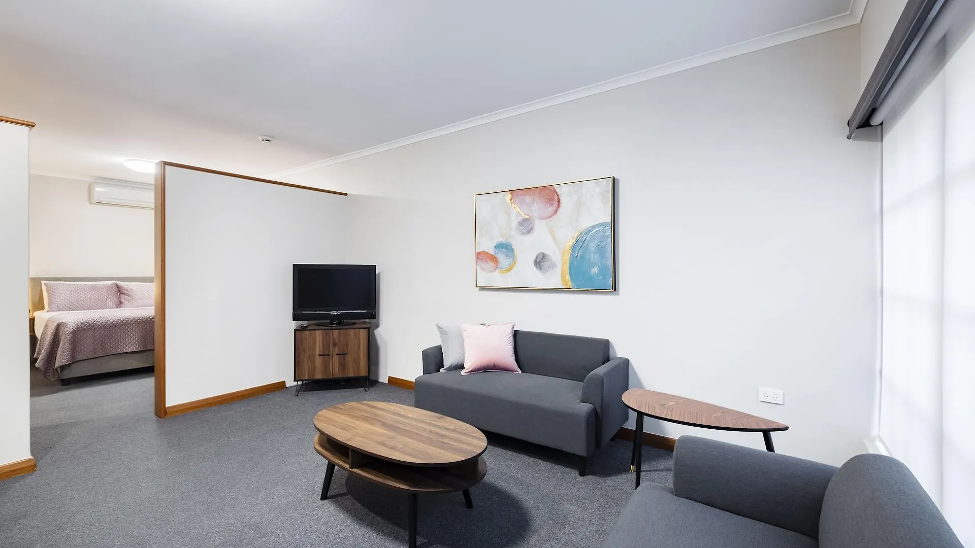 Adelaide Inn Hotel