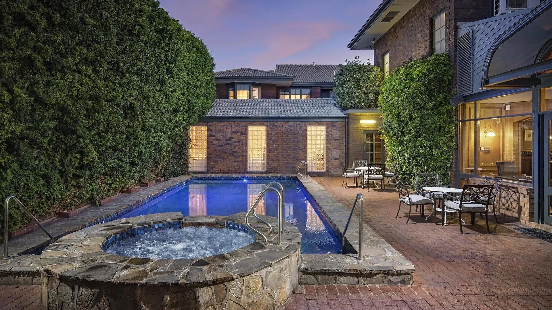 **** Hotel Adelaide Inn Australia