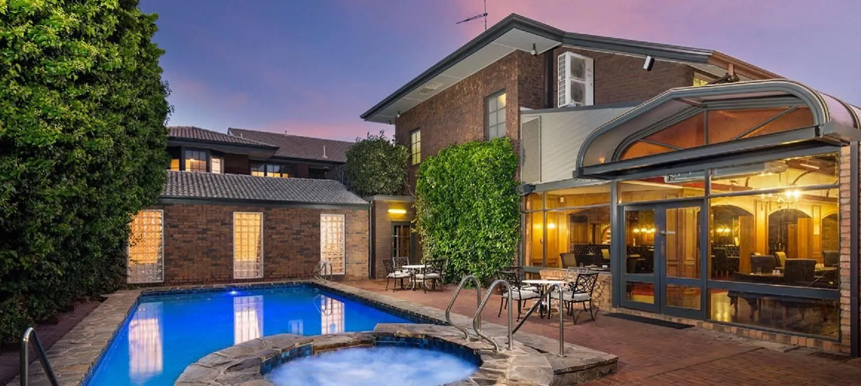 Hotel Adelaide Inn