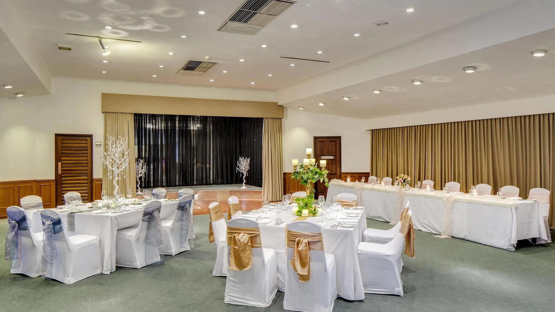 Adelaide Inn 4*,