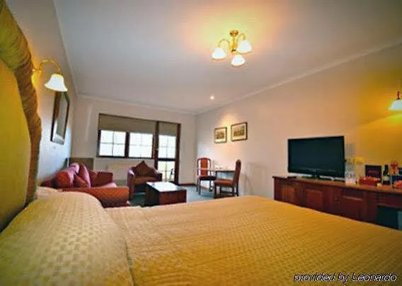 Adelaide Inn Hotel