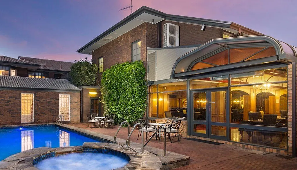 Adelaide Inn Hotel