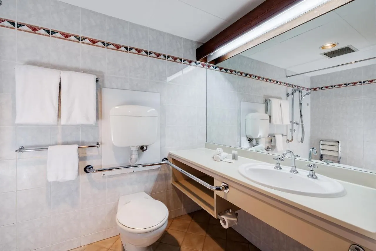 Adelaide Inn 4*,