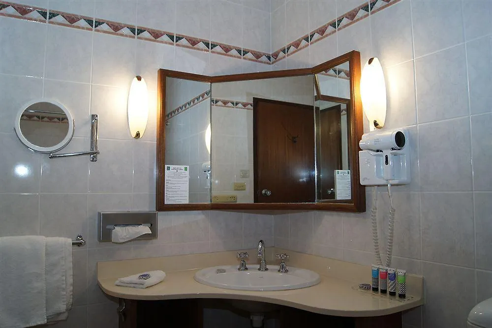 Otel Adelaide Inn